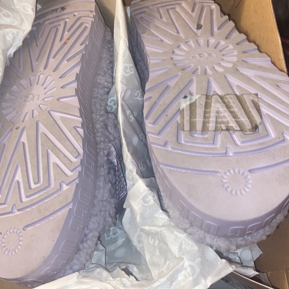 Ugg Slides - Picture 2 of 6